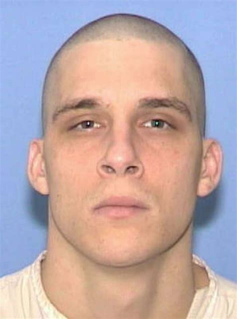 Jogging police chief nabs prison escapee