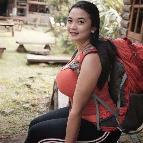 Busty asian : r/2busty2hide