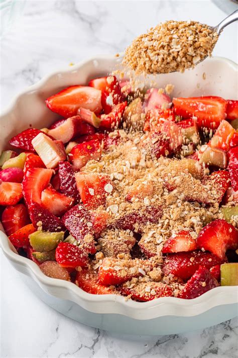 Strawberry Rhubarb Crisp | Skinnytaste