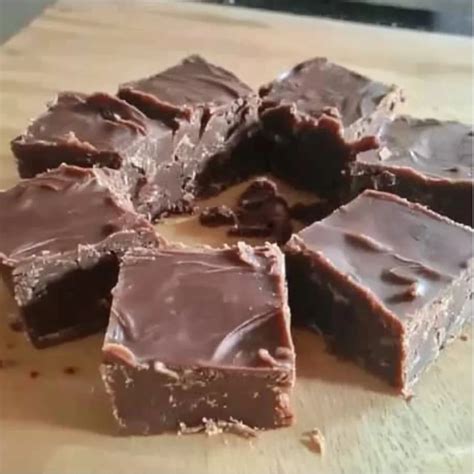 Grandma's Best Old Fashioned Fudge Recipe: Easy & Creamy