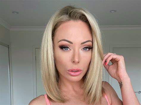 Isabelle Deltore biography, 25 Photos, Age, Height, Real Name ...