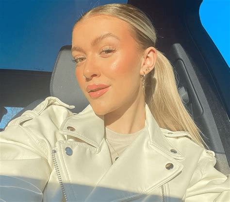 Love Island's Molly Marsh Unveils Stunning Hibiscus Tattoo in Hawaii - News Tattoos