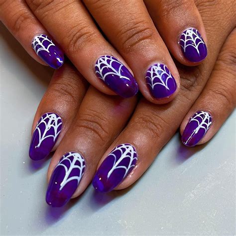 37 Halloween Nail Art Ideas That Are Equal Parts Eerie and Cute ...