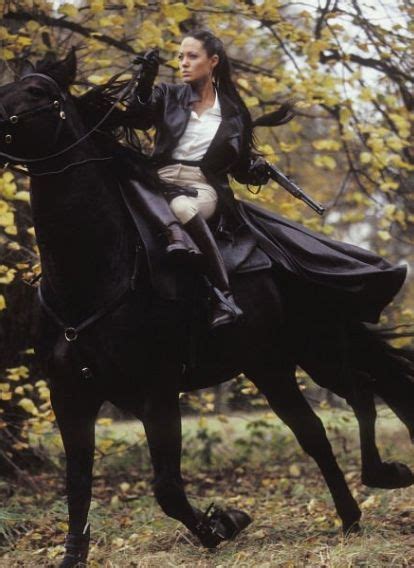 Lara Croft | Angelina golie, Reitstiefel, Reiten