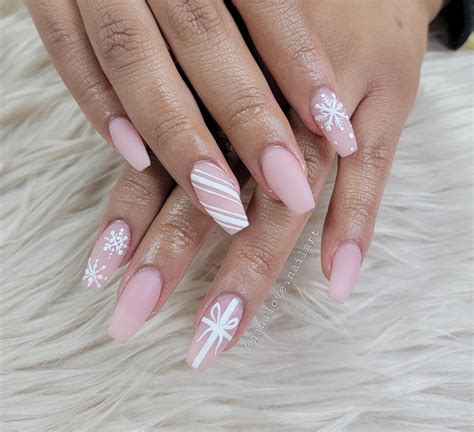 Pin by Renée Levesque on Nails | Winter nails acrylic, Pink nails, Xmas ...