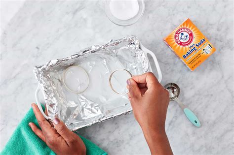 5 Steps to Clean Gold Jewelry with Baking Soda & Vinegar