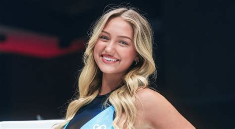 Ring Girl Sydney Thomas Stuns Fans By Showing Off Her Hidden Talents [VIDEOS + PHOTOS]