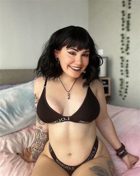 Did you order a very short girlfriend? ☺️ | Scrolller