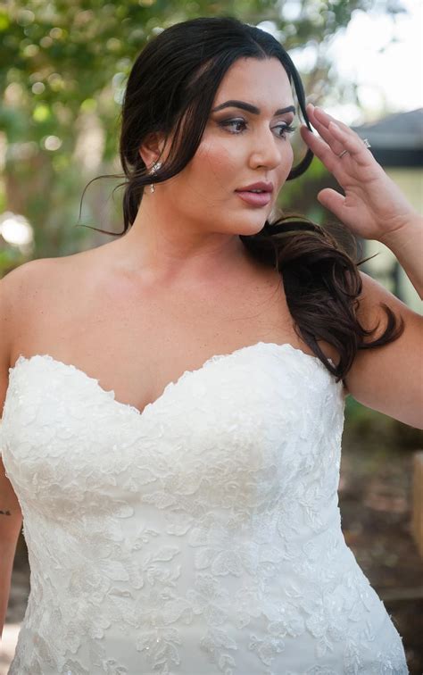 Lace Plus Size Fit-and-Flare Wedding Dress with Sweetheart Neckline