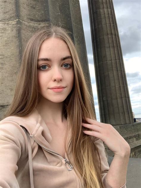 Face of a 34 year old scottish girl : r/Faces