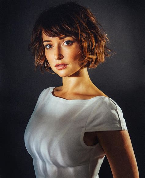 Milana Vayntrub : r/pics