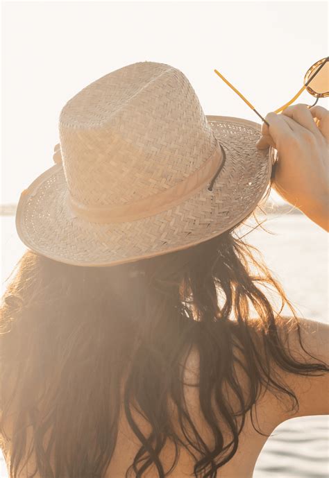 12 Tips On How To Tan Safely And Quickly Without Skin Damage