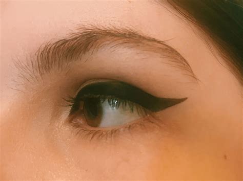 Winged Eye Liner