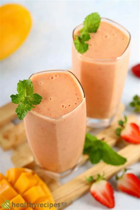 Strawberry Mango Smoothie Recipe: Yummy, Fruity, Creamy
