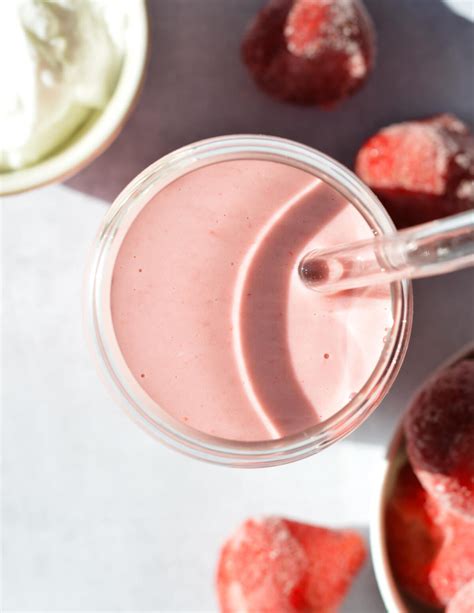 Panera Strawberry Smoothie Copycat - Sip Sip Smoothie