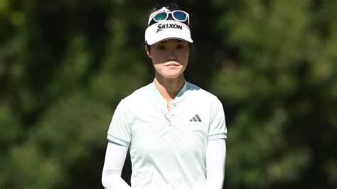 Grace Kim Goes Low Despite Wardrobe Malfunction on Thursday at Amundi ...