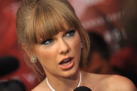 Download Face Close-up Blue Eyes Blonde Singer American Music Taylor ...