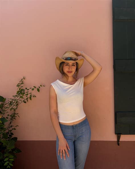 Emily Joan (@itsemilyjoan) • Instagram photos and videos