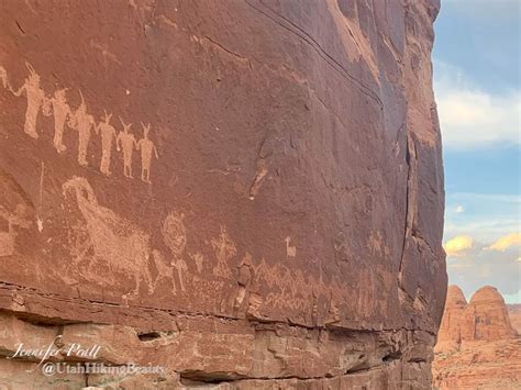 Potash Road Petroglyphs and Dinosaur Tracks - Utah Hiking Beauty