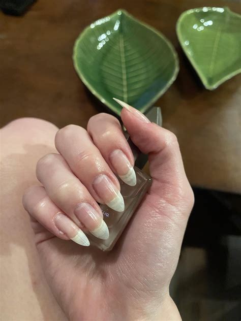 BIG.MEATY.CLAWS. : r/longnaturalnails