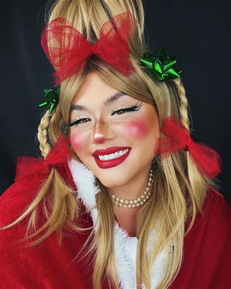 s e r i n a on Instagram | Christmas hair, Christmas hairstyles ...