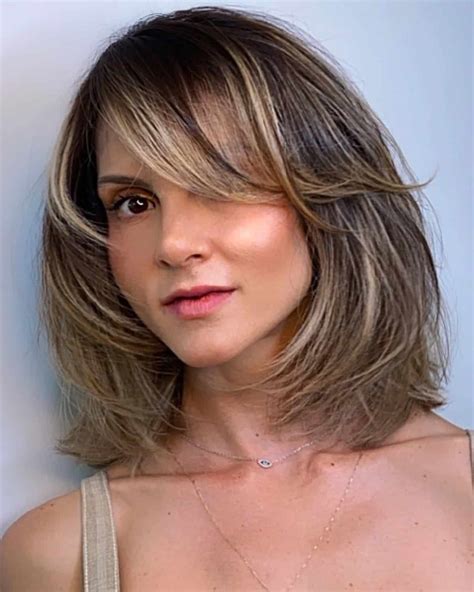 21 Best Side-Swept Bangs (2021 Ideas + Pictures)