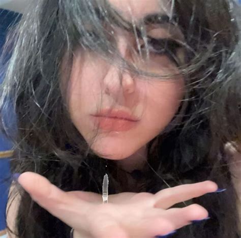 Jenn Melon ☆ | i genuinely broke my knee doing this | Instagram