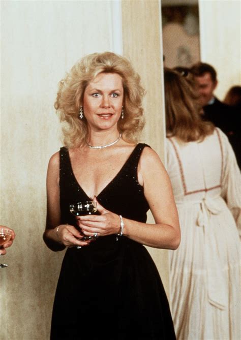 ‘Bewitched’ Star Elizabeth Montgomery Never Gave Up on Romance: ‘No ...