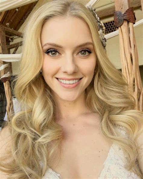 Elle Evans
