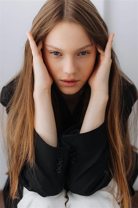 Young Girl Naked Photos, Download The BEST Free Young Girl Naked Stock ...