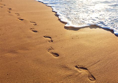 Footprints In The Sand Meaning Tagalog at Veronica Green blog
