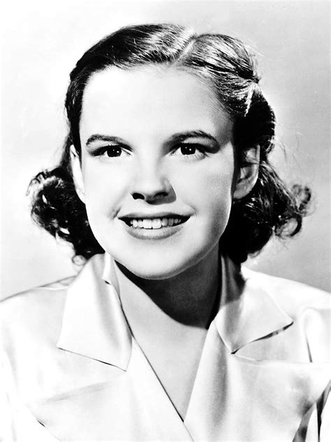 Download American Singer Judy Garland Innocent Smile Wallpaper ...