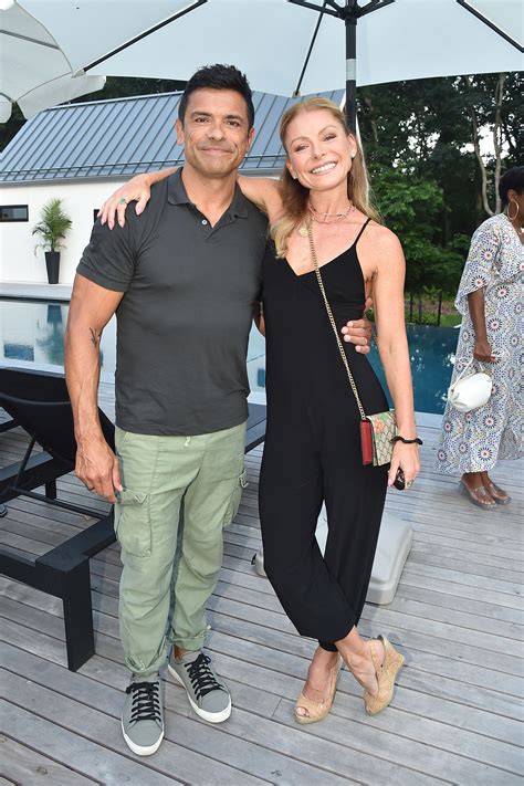 Live fans go wild over Kelly Ripa's new NSFW picture of husband Mark Consuelos & makes naughty ...
