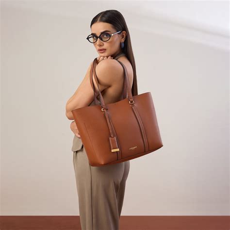 Satchel vs Tote: What Is a Satchel Bag & How It’s Used