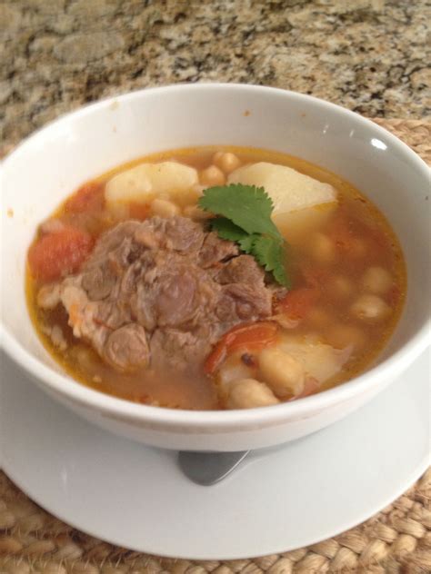 Caldo de cola de res