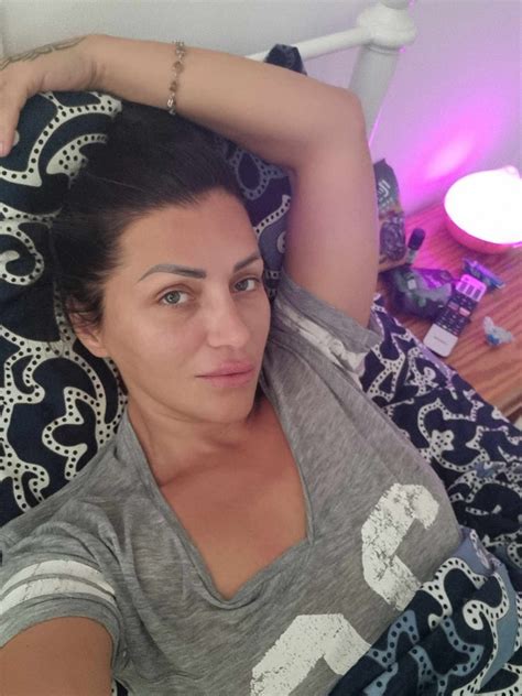 This maid loves to invite her hotel guest over to her place for fun : r/cougars_and_milfs_sfw