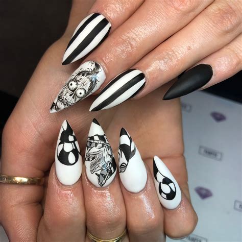 Beetlejuice nails | Halloween nail designs, Halloween nails, Horror nails
