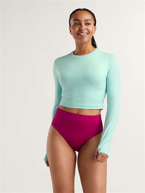 Cropped Rash Guard: Bloq UV | Title Nine