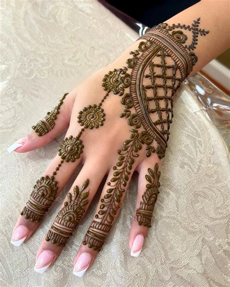 S W A S T I K A | 🇺🇸 Henna Artist on Instagram: "Bridesmaids henna ...