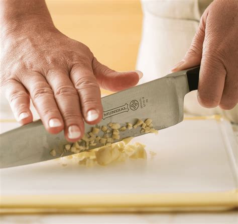 Mincing Garlic Technique at Inez Smith blog