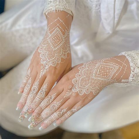 60 Gorgeous White Henna Designs For Brides & Bridesmaids - Pyaari Weddings | White henna tattoo ...