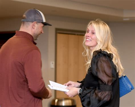 Joe Thomas' wife, Annie Thomas, and kids Hall of Fame presenters