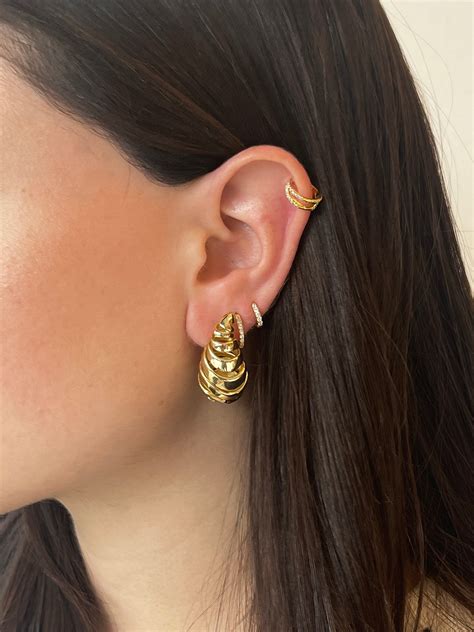 Aretes Twist Gold | Aretes, Diseño de joyas, Joyería de moda