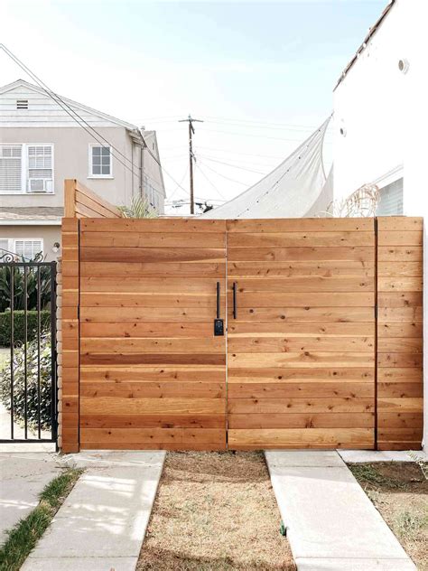 35 Driveway Gate Ideas to Suit Every House Style