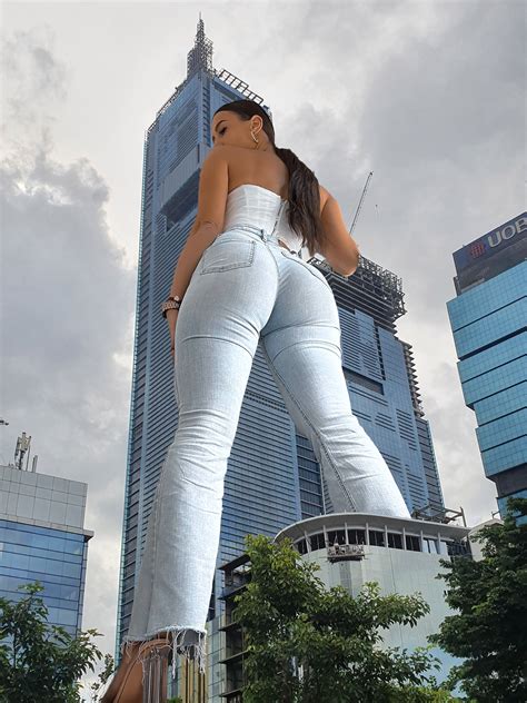 Growth Giantess by julianultima21 on DeviantArt