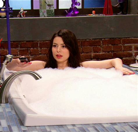 Pin by John Padilla on Lesbian art | Miranda cosgrove, Miranda cosgrove icarly, Icarly carly