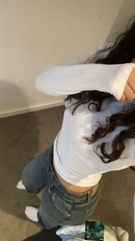 Pin by 🤍 on snap | Latina fashion outfits, Selfie poses, Casual outfits