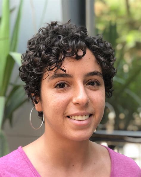 15 Must-Try Short Curly Hairstyles for Fresh Style Vibes – CreativeBooster