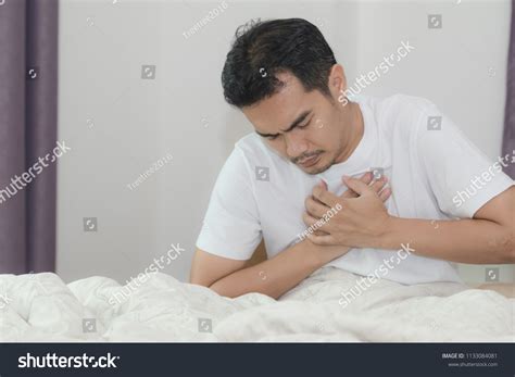 Asian Man Has Chest Pain While 스톡 사진 1133084081 | Shutterstock