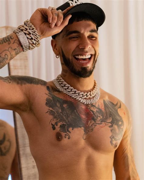 Anuel AA presume su impresionante cambio físico en Instagram y se autoproclama el cantante más lindo